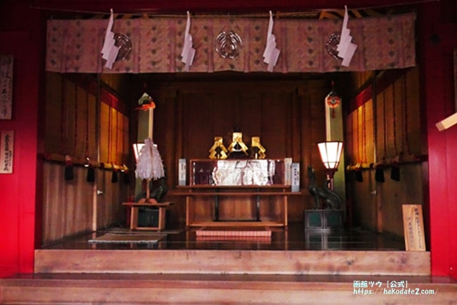 鶴若稲荷神社の神殿